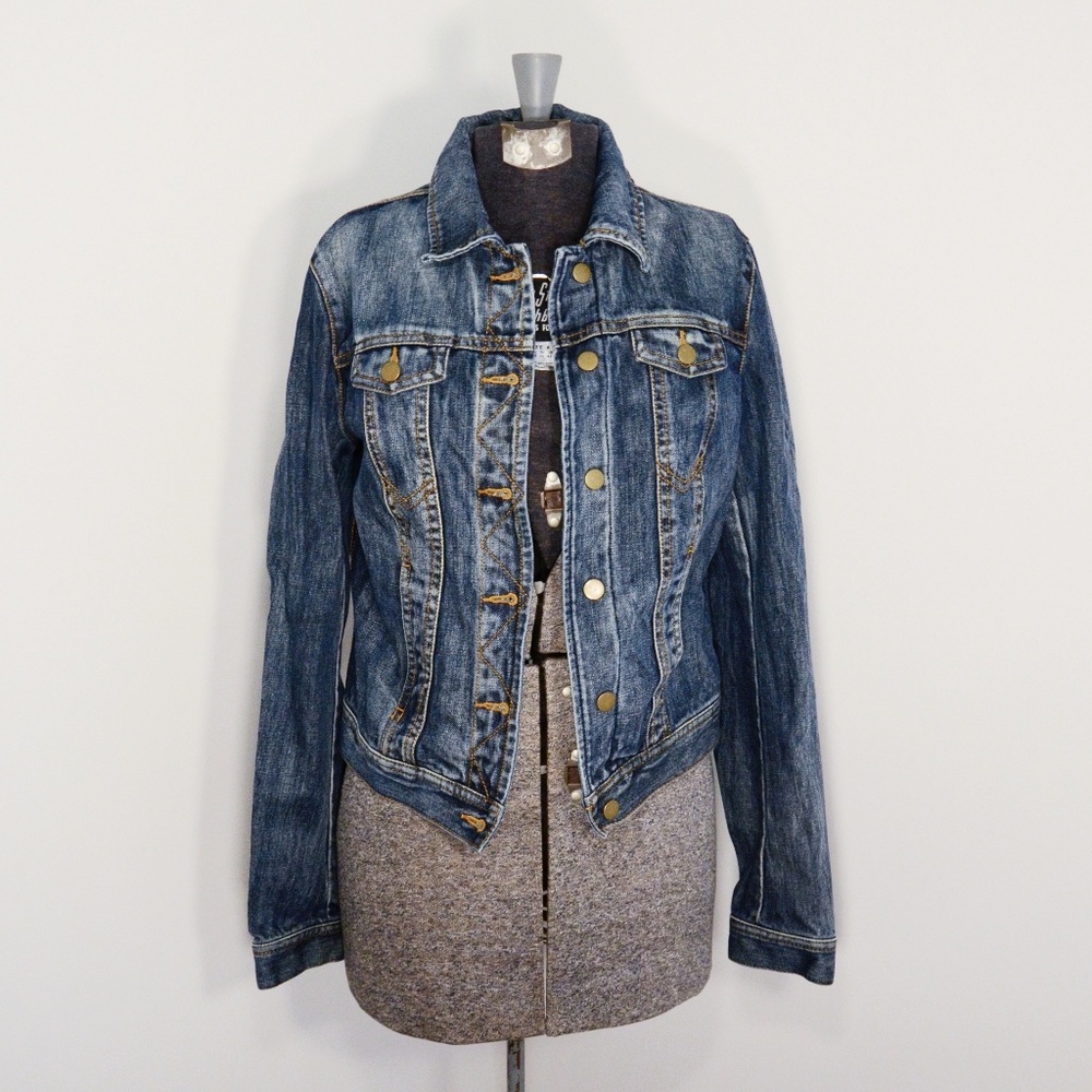 LIKE FOR PRICE DROP Jean Jacket Small Medium Wash